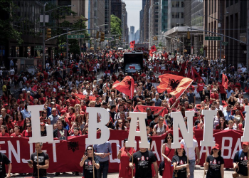 A duhet diaspora të ketë të drejtë vote në Kosovë – edhe pse nuk jeton këtu?