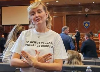 Reagon Adriana Matoshi pas ankesës së komandantit: “Historiku është tjetër, tash ka Albin Kurti”.