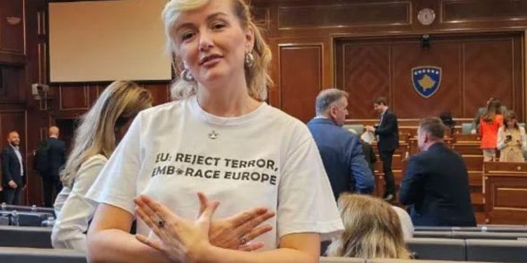 Reagon Adriana Matoshi pas ankesës së komandantit: “Historiku është tjetër, tash ka Albin Kurti”.