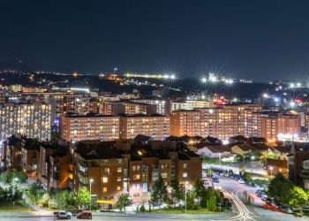 Sa kushton të jetosh në Prishtinë në 2025? Qiratë, ushqimi, transporti, kafeja — krahasimi me një vit më parë